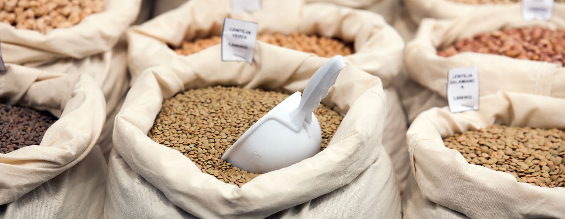 Зображення зерна у мішках